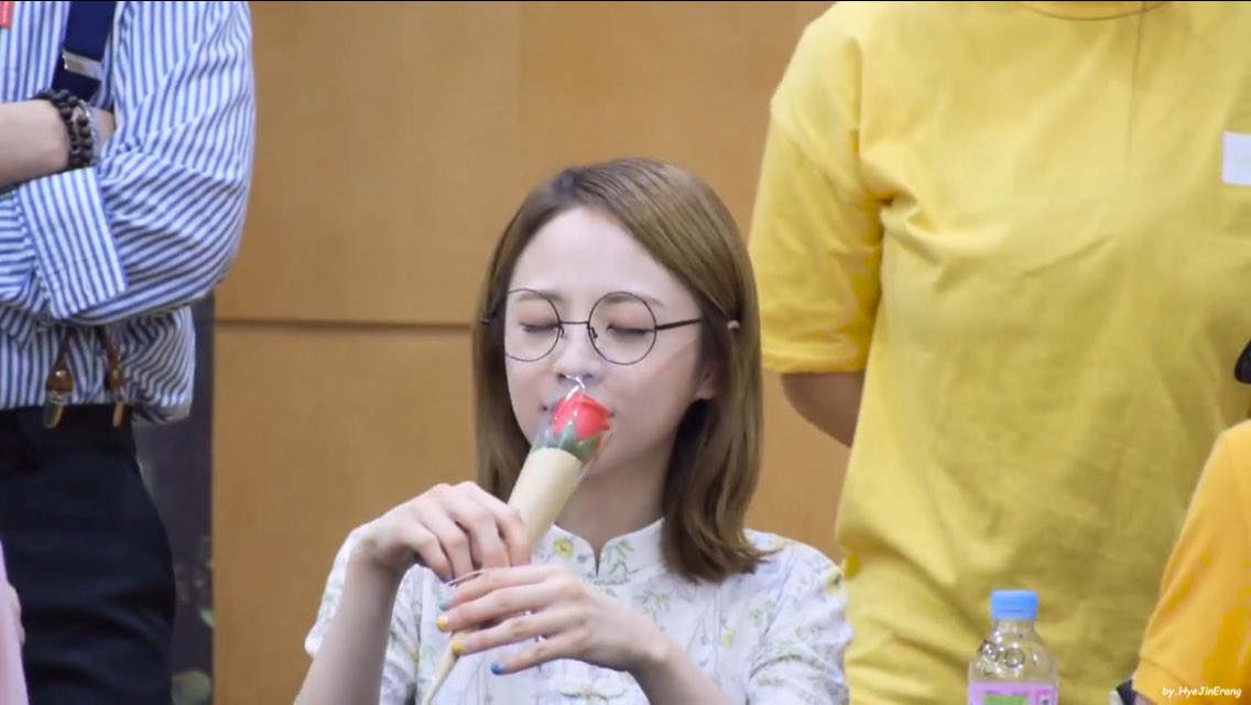 omgscreencaps's tweet photo. jine ❀ https://t.co/BJoGiiDrkw