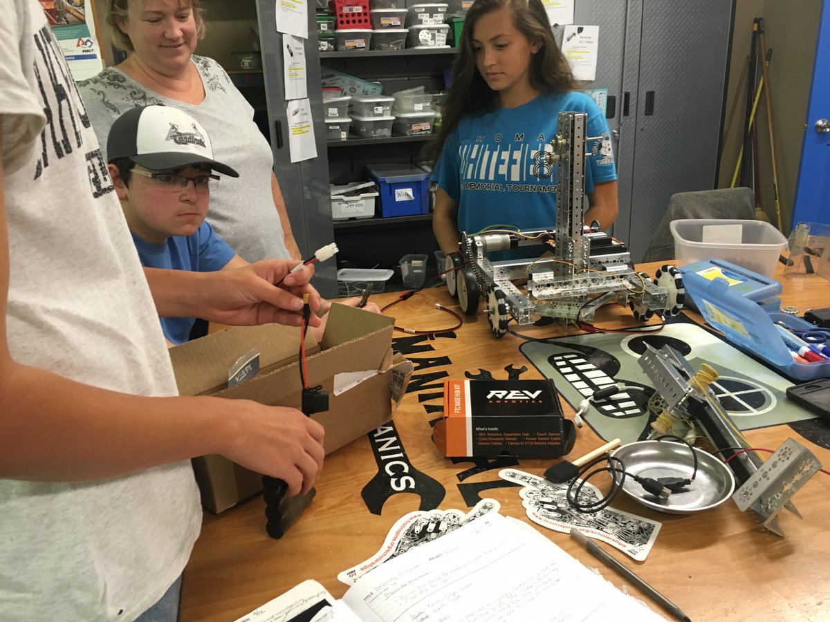 FTC_team6168's tweet photo. So excited to work with the @REVrobotics electronics! Can't wait to see what they can do! #FIRST #moftc #omgrobots #FTC #RelicRecovery https://t.co/pbRpYcwiUz