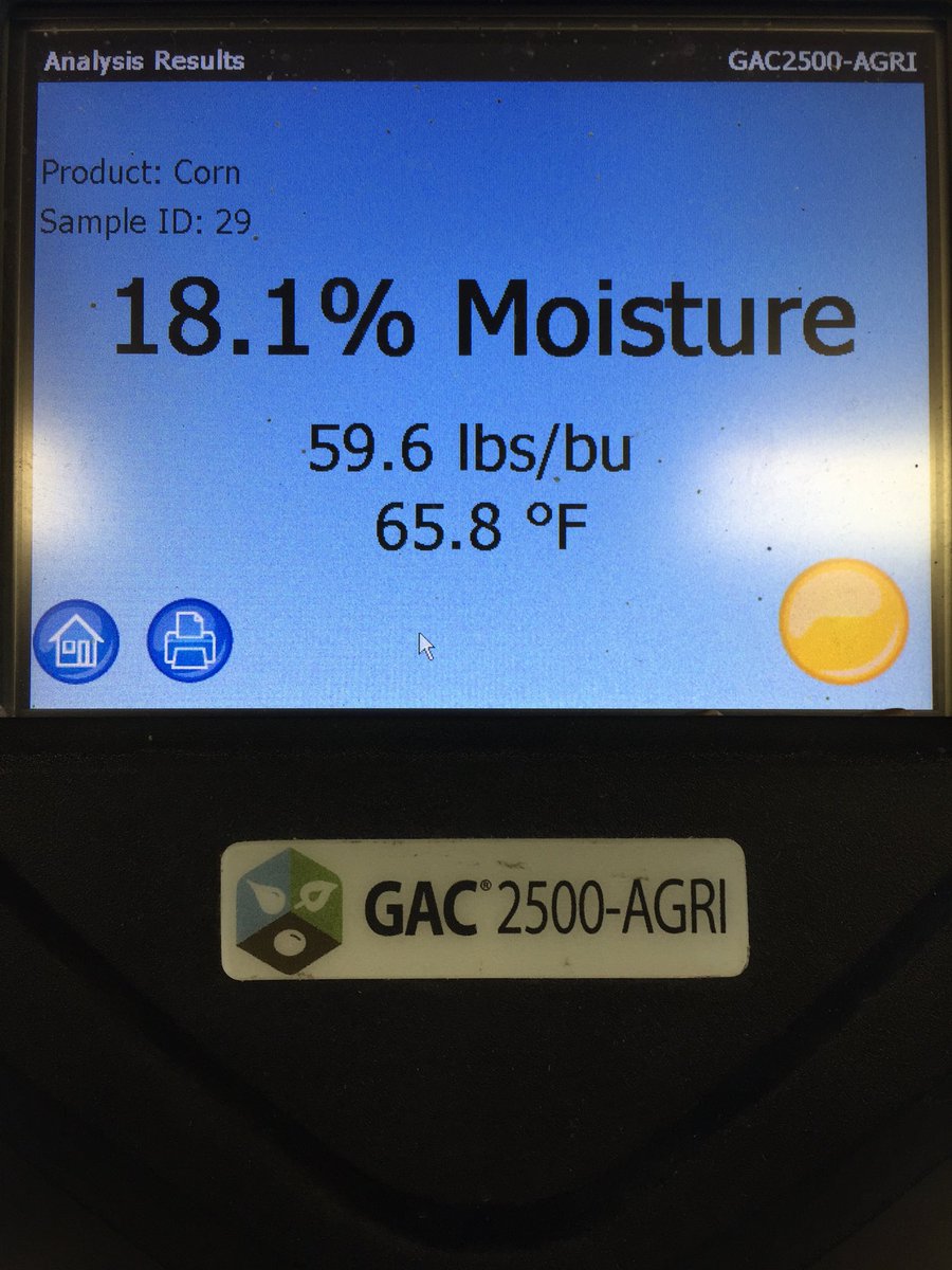 ChetEdinger's tweet photo. Rained out on beans yesterday. So went to corn today. Gotta love heavy #corn when your short on bin space. #harvest17 #qualitycorn https://t.co/g0tg9D6yZi