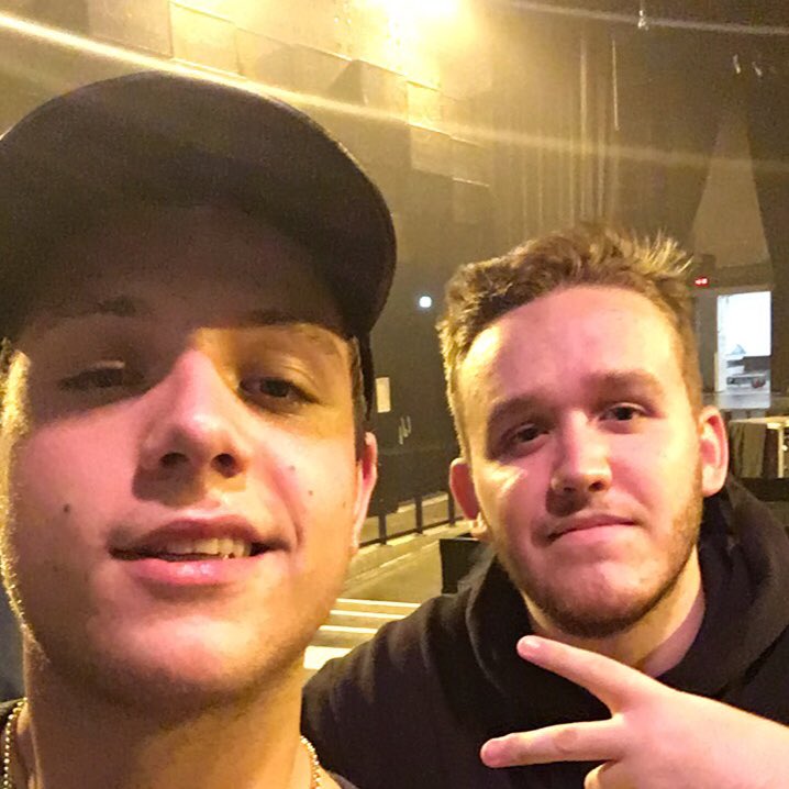 lil_benito's tweet photo. #NouvellePhotoDeProfil @PLK75 merci pour la photo et pour ce concert #TENEBREUX #ADNTour https://t.co/IDWael0uXQ