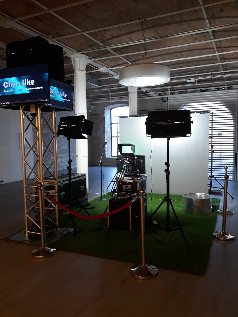 Cliponlikeprod's tweet photo. Toujours un plaisir de vous faire chanter 😉😉😉 qui que vous soyez... aujourd'hui à @DocksVillage https://t.co/p9jwz5vtFd