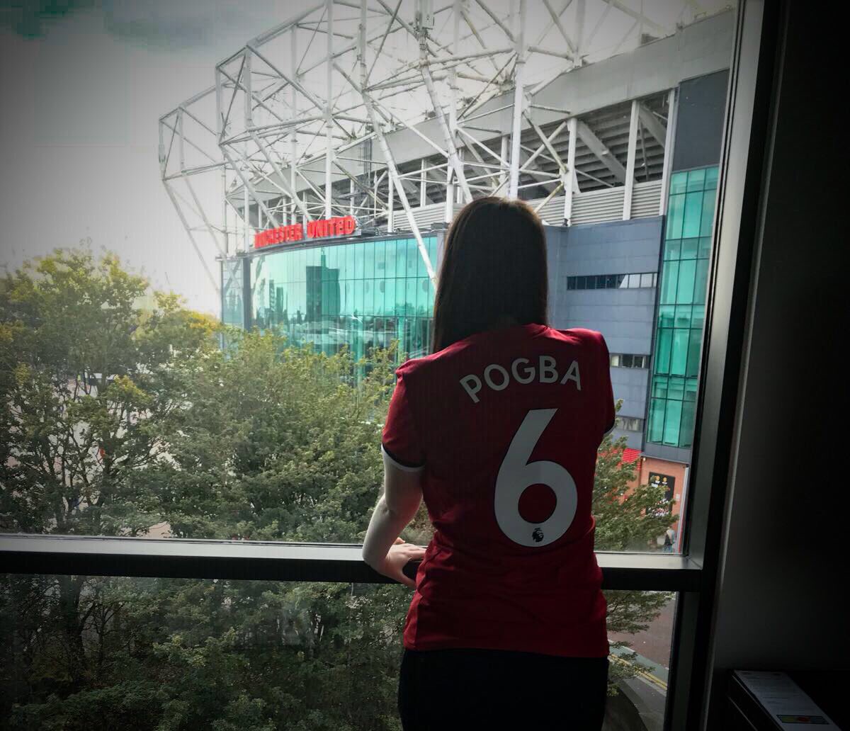 revell7's tweet image. My view at @hotelfootballuk love it @paulpogba @GNev2 @ManUtd #mufc 😍😍