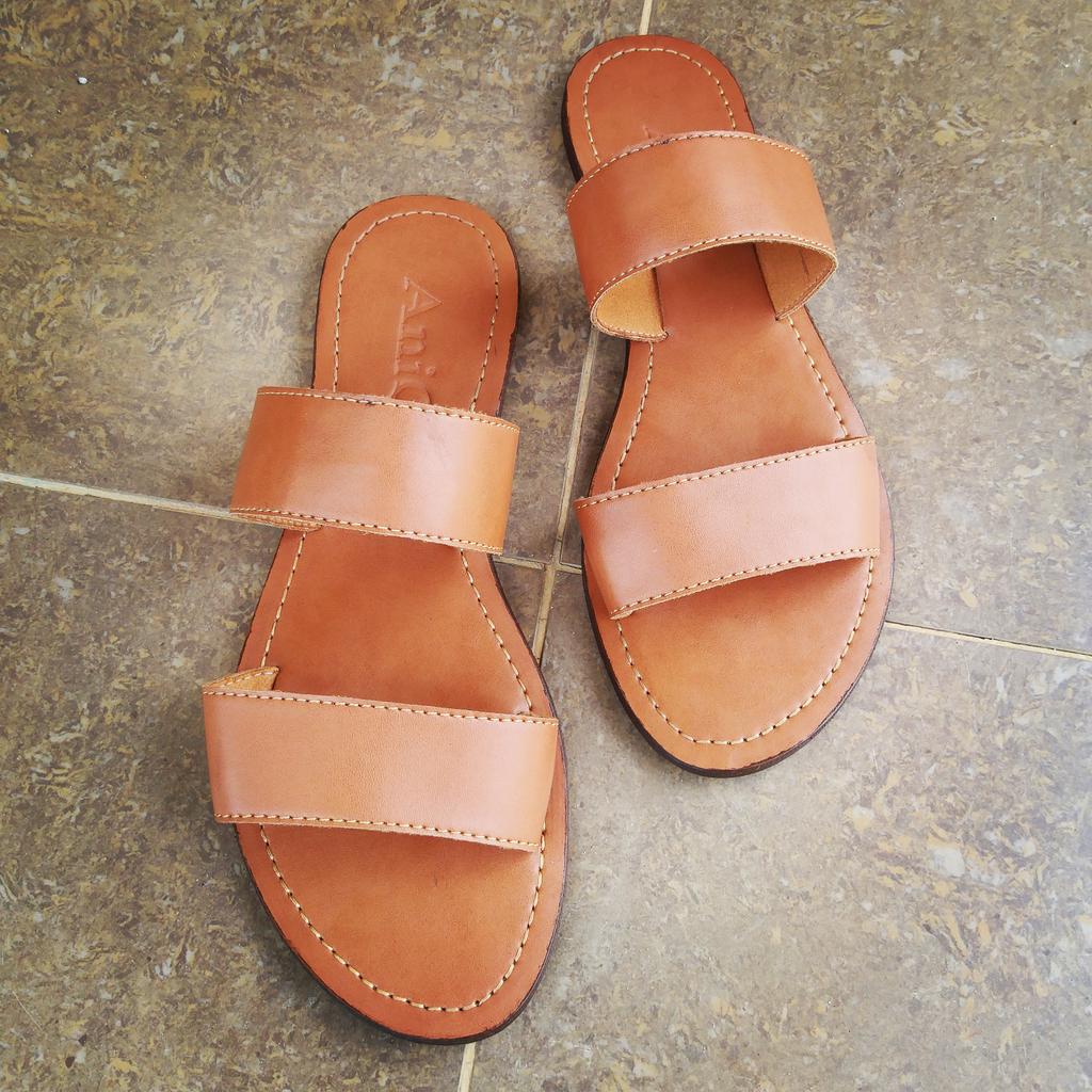 aniq_footwear's tweet photo. Simple and Elegant slippers from Aniq_Footwear. At Affordable Price #EleganceIsKey https://t.co/1ZLtgrO8vc