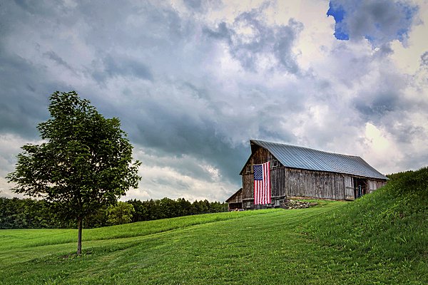 jerichohillspix's tweet photo. New artwork for sale! - "Storm Clouds Over Old Glory" - https://t.co/yNnLu4GyQe @fineartamerica https://t.co/GofhlD7JXF