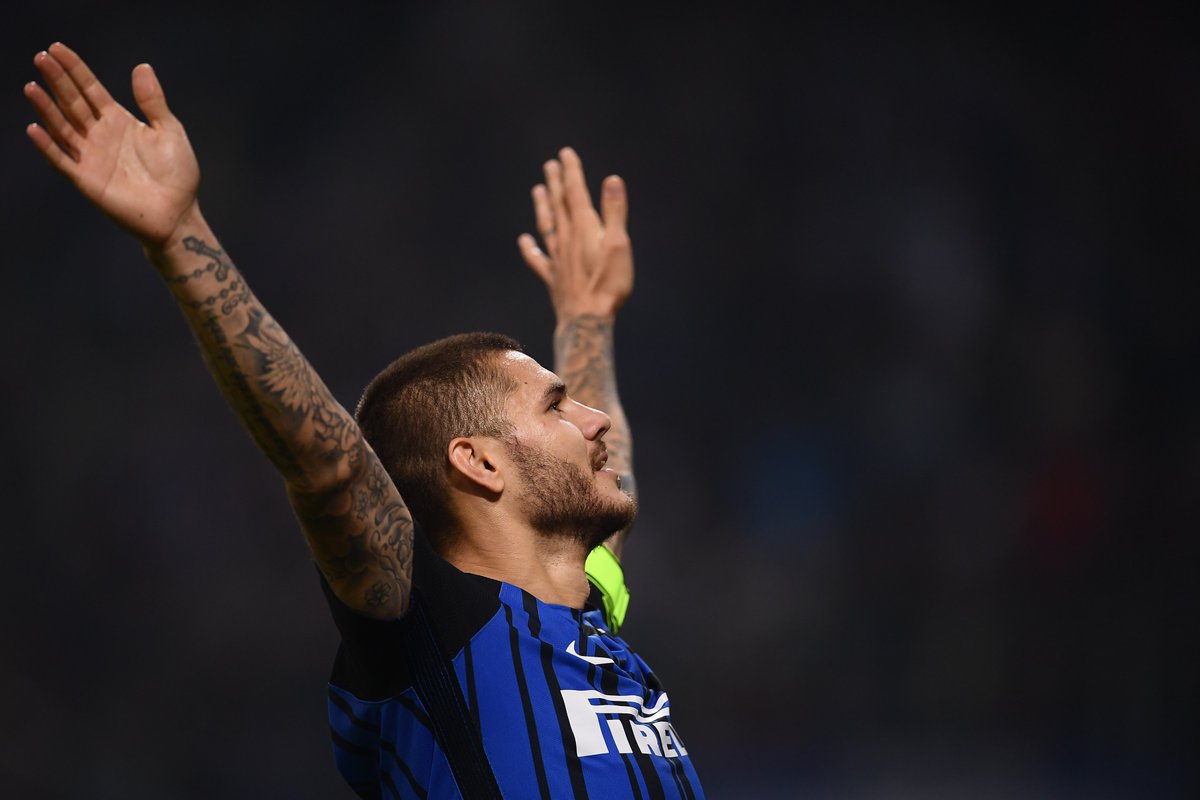 Squawka's tweet photo. Mauro Icardi is the first player to score a hat-trick in a Milan Derby since Diego Milito in 2012.

Both for Inter Milan. 🔵⚫️ https://t.co/kBpYRJMSVL