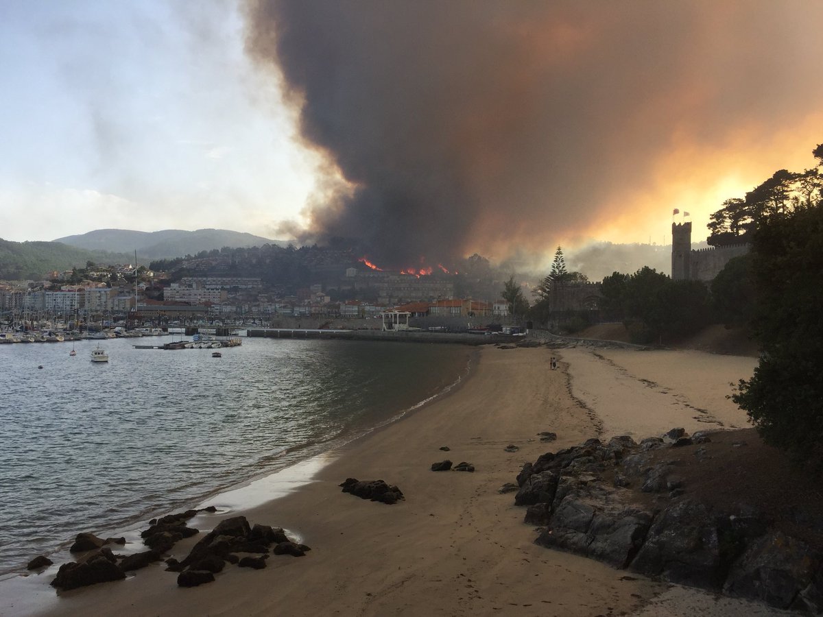 marc_sanz's tweet photo. @marianorajoy a ver si ahora pones los mismos medios y empeño que te has tomado con Catalunya 😡😡😡#GalizaArde #GaliciaArde https://t.co/9PP5h2i6Ho