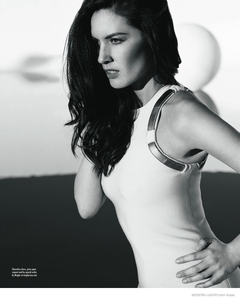 #SeductiveSunday — 

        Because who says one can't flaunt their new body?❜