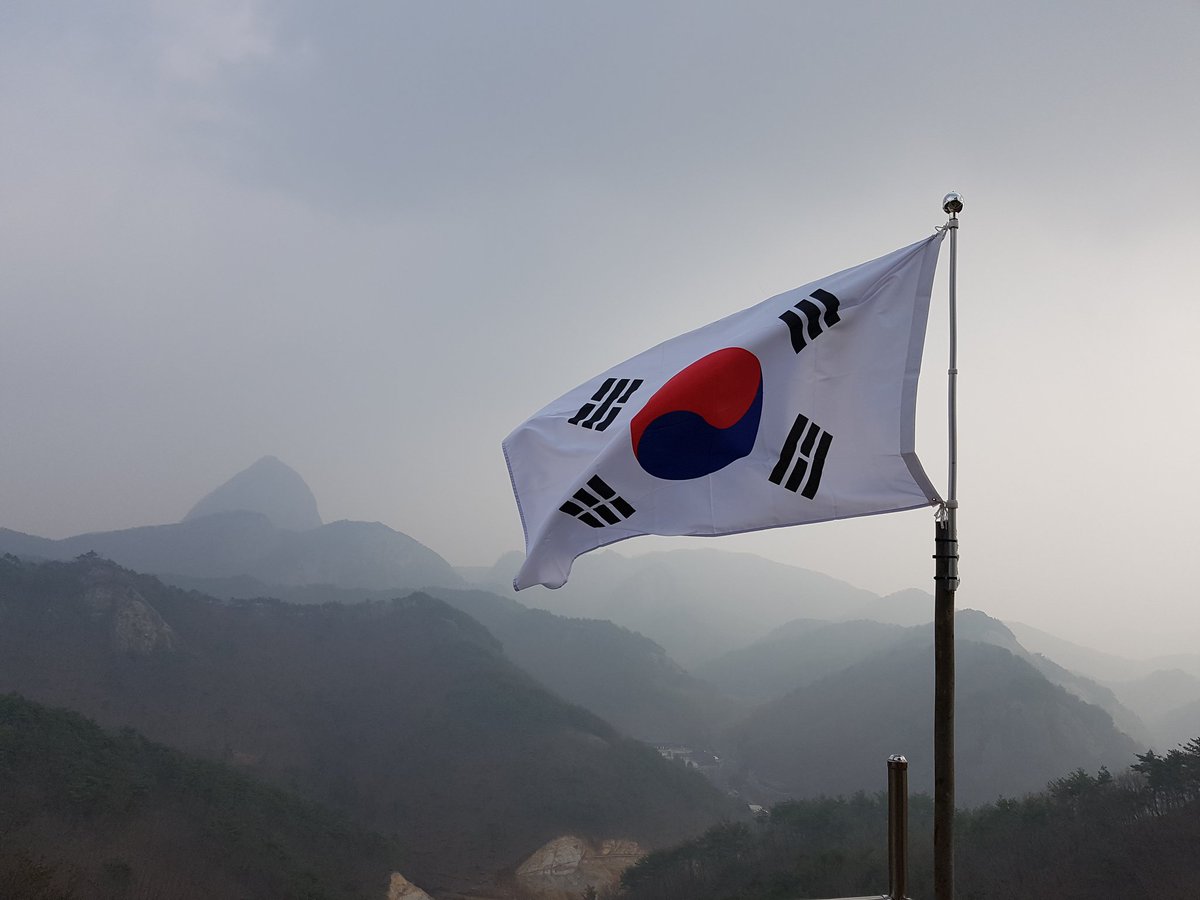 펄럭이는 태극기

국태민안
멸북통일