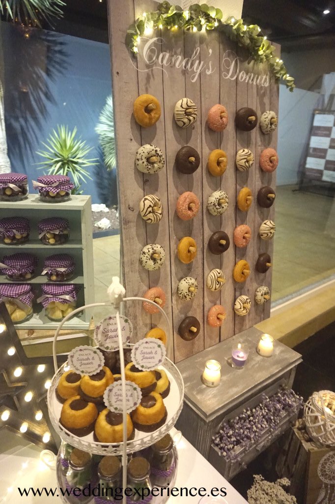 ¿Quieres un #donut bar en tu fiesta? #bodas #mesadedulces #decoración #candybar #Valencia #party #eventos #magic