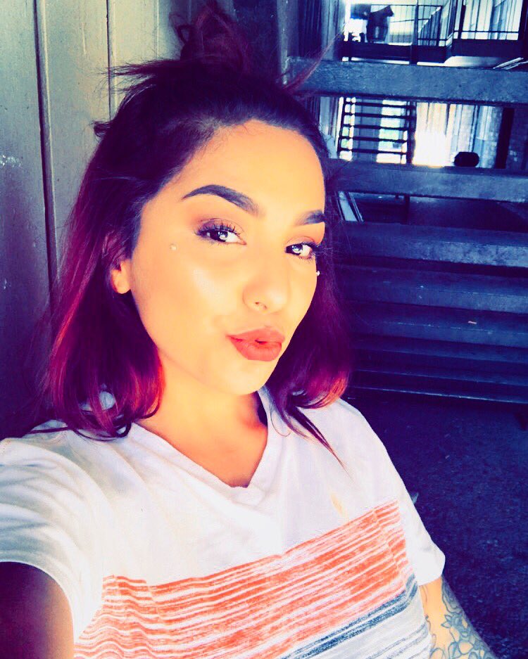 DreMichelle_Xo's tweet photo. Was bored so did my face! The rest of me is in FULL hobo mode @ home ! 😂
Girrrll, yo face is pop👏innn👏
#SundayBumin #Chill #NotReady4Monday https://t.co/6rwQUf4ku3