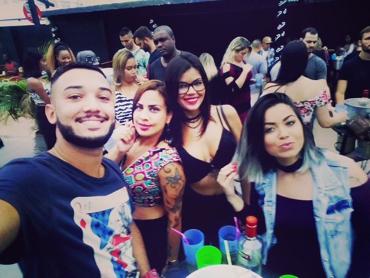 fred_fep's tweet photo. Isso é muito Prainha Club 
😀🍀🍹🎶🎉👏🚀 https://t.co/PEiYCoR9Vp
