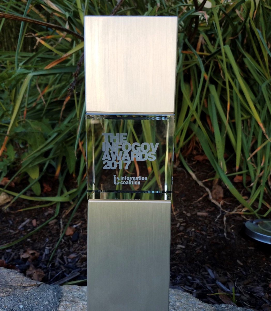 Hitachi_USA's tweet photo. .@HitachiVantara  wins best Information Governance Company 2017 from @InfoGovCon! More about our solution https://t.co/fUxK2M07s7 #InfoGov17 https://t.co/fBQQvVbX8T