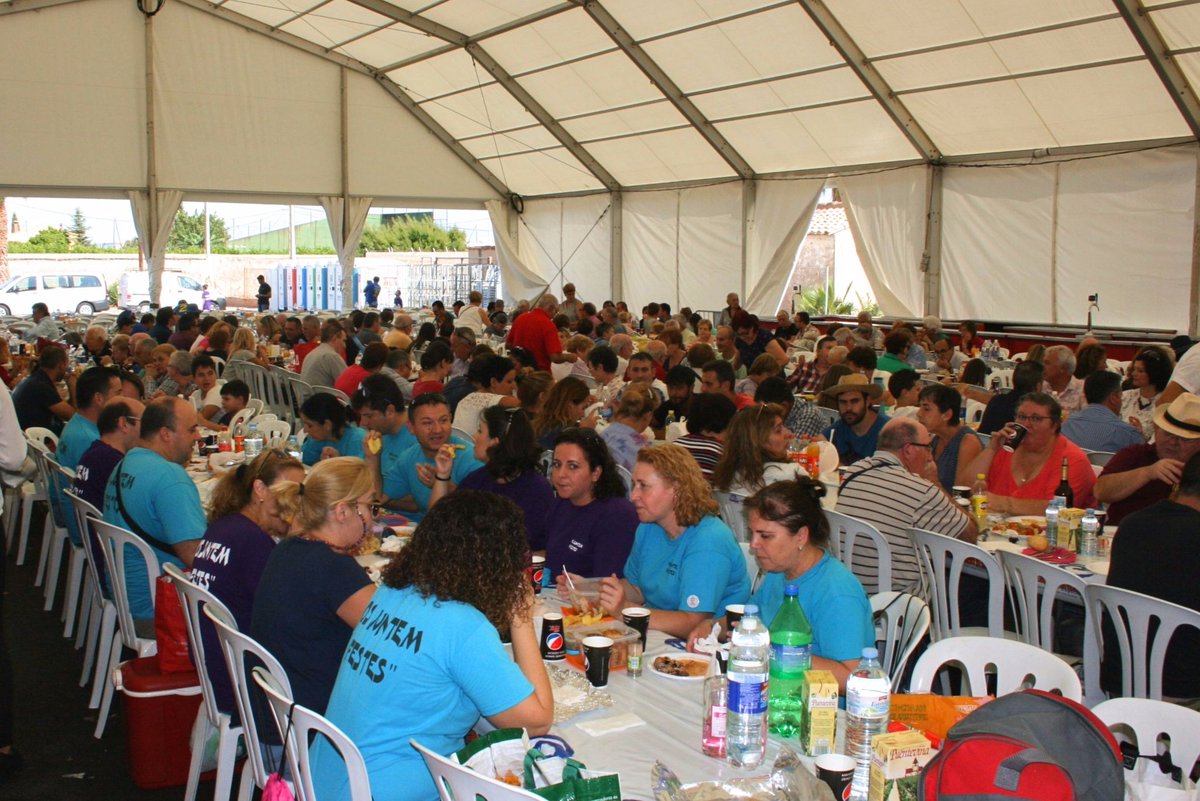 ajalmassora's tweet photo. Gràcies a totes les persones que han fet possibles les festes del #Roser2017 👏👏👏. Magnífic treball! Molt prompte, a preparar les de maig. https://t.co/GofO5DJ97G