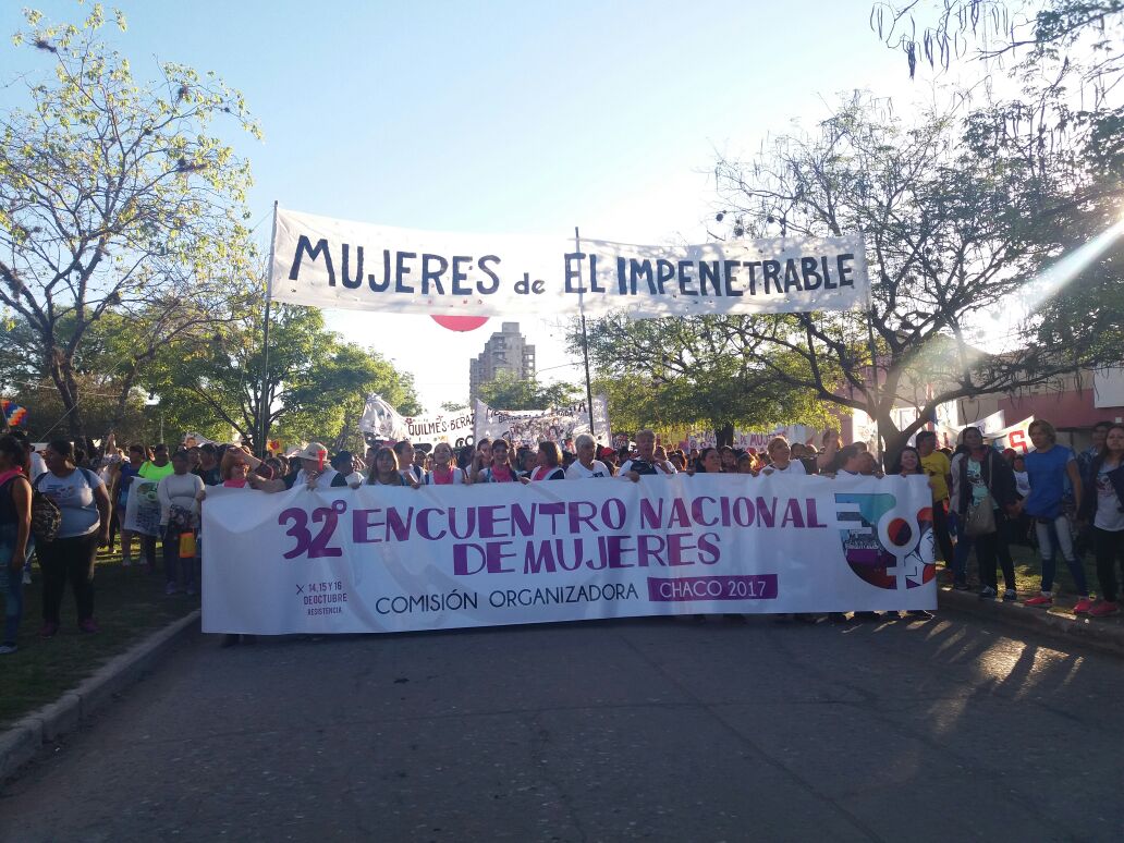 RevistaFurias's tweet photo. Marcha #32ENM #Chaco2017 lista para comenzar 💪✊🔥 https://t.co/RqMg51XEmQ