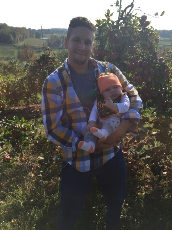 JimHettes's tweet photo. What a great day at the Orchard with the little guy https://t.co/vErPMi6jIT