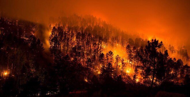 10.000 policías enviados para retirar urnas el 1-O y 350 bomberos enviados para extinguir el fuego hoy en Galicia. No coments.. #ArdeGalicia