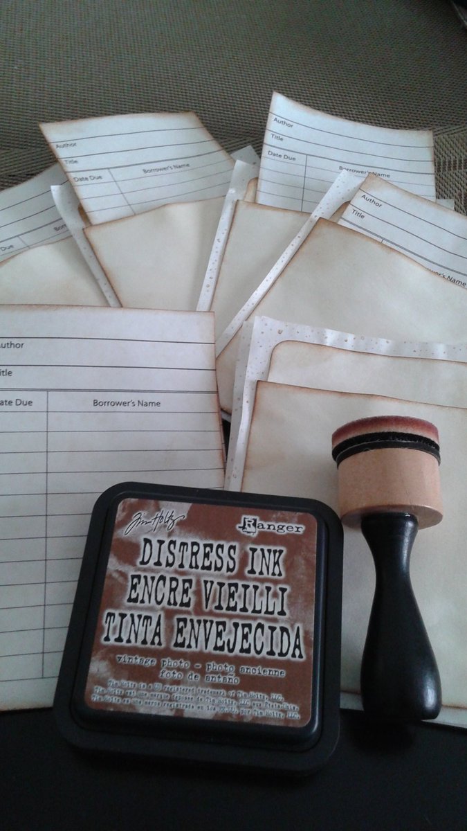 610Mimi's tweet image. #CoffeeDye #LibraryPockets #LibraryCards. Inked edges with #TimHoltz distress ink. 
#BeCreative
