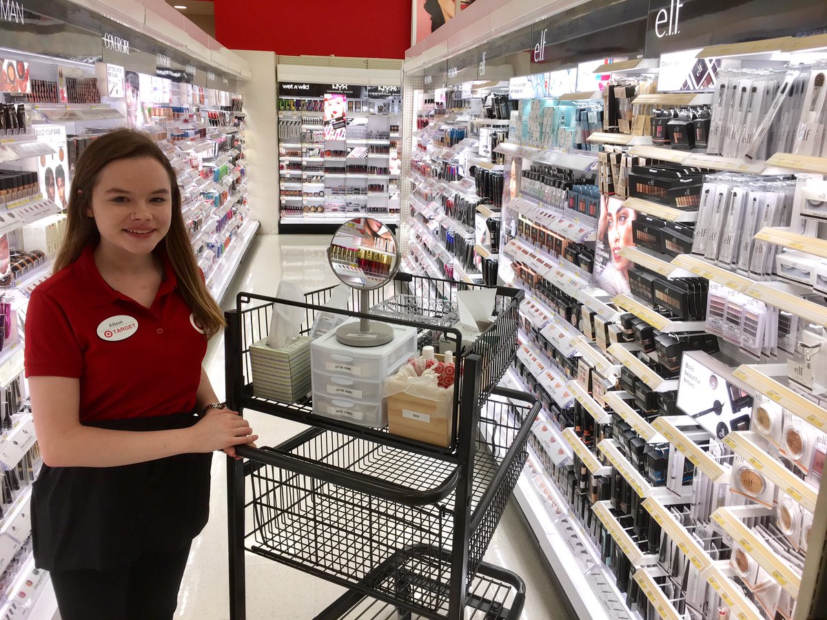JonRicci_Target's tweet photo. Beauty cart is in full effect at T-2436! Thank you @BarrryMichael and @bullseyebritt for setting it up! https://t.co/H7cBlVu7DW