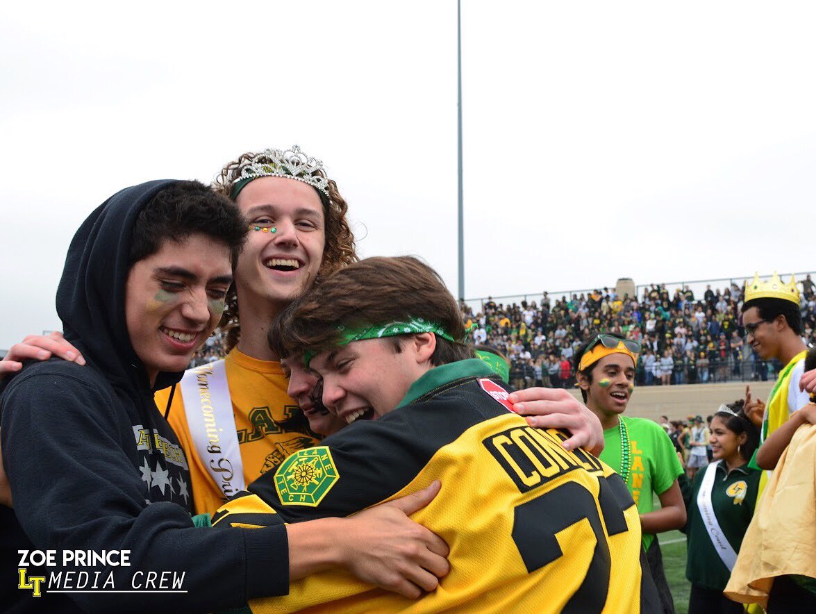 LTMediaCrew's tweet photo. Pep Rally! 💚💛 #LaneTechMediaCrew #LaneTech https://t.co/zES2AVlqE5