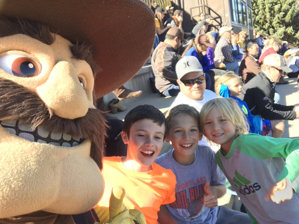 PistolPeteUW's tweet photo. What an awesome Sunday! I spent the afternoon watching Cowgirl Soccer with the best fans in the world! #WyoCheer #OneWyoming https://t.co/Tq4humPOly
