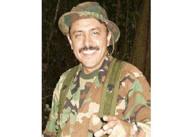ANIABELLO_R's tweet photo. Ingenuo el que piense que se puede llegar al Secretariado las FARC sin un muerto encima. #SantrichAsesino https://t.co/a7gaRqsGCV