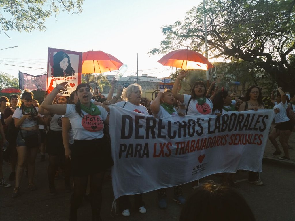 RevistaFurias's tweet photo. Derechos laborales para lxs trabajadorxs sexuales. Las putas feministas presentes en la marcha del #32ENM #Chaco2017 https://t.co/cC6VXcGdmR