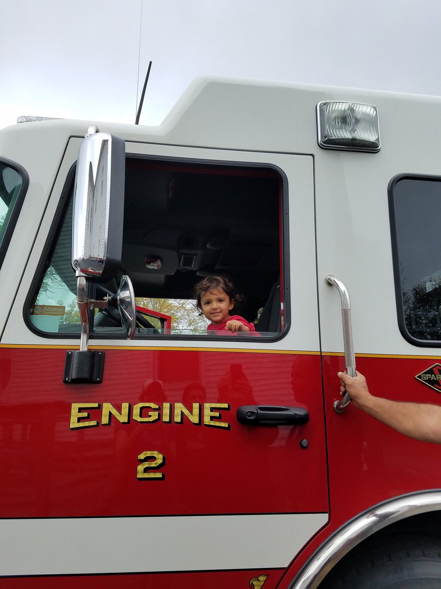 LauraKhan11's tweet photo. Thanks for a great open house @EBFD_EMS13! https://t.co/fkf6vNkmVo