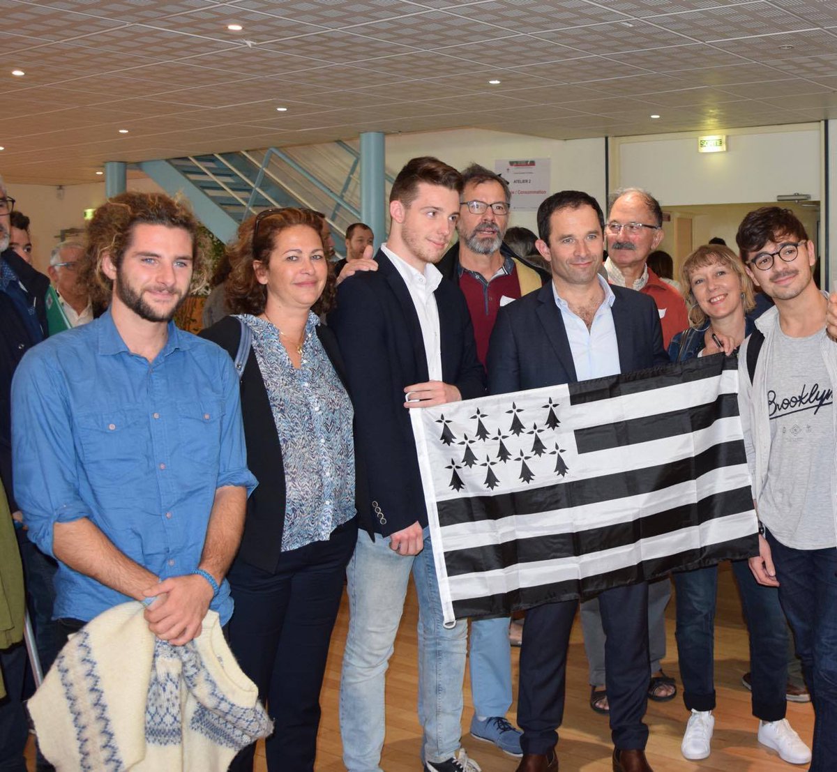 Mvt_56_Vannes's tweet photo. Les comités de Vannes et de Lorient présents au rdv toulousain de ce week end avec notre Président ! A l'aise Breizh ! 🤣 https://t.co/0nTwNhehdt