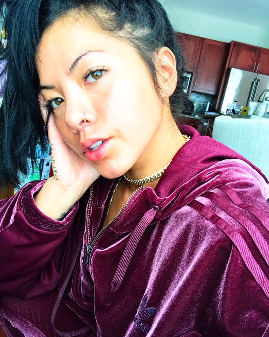 I confident without all the extra stuff on my face 😌 https://t.co/45HwGssjb1