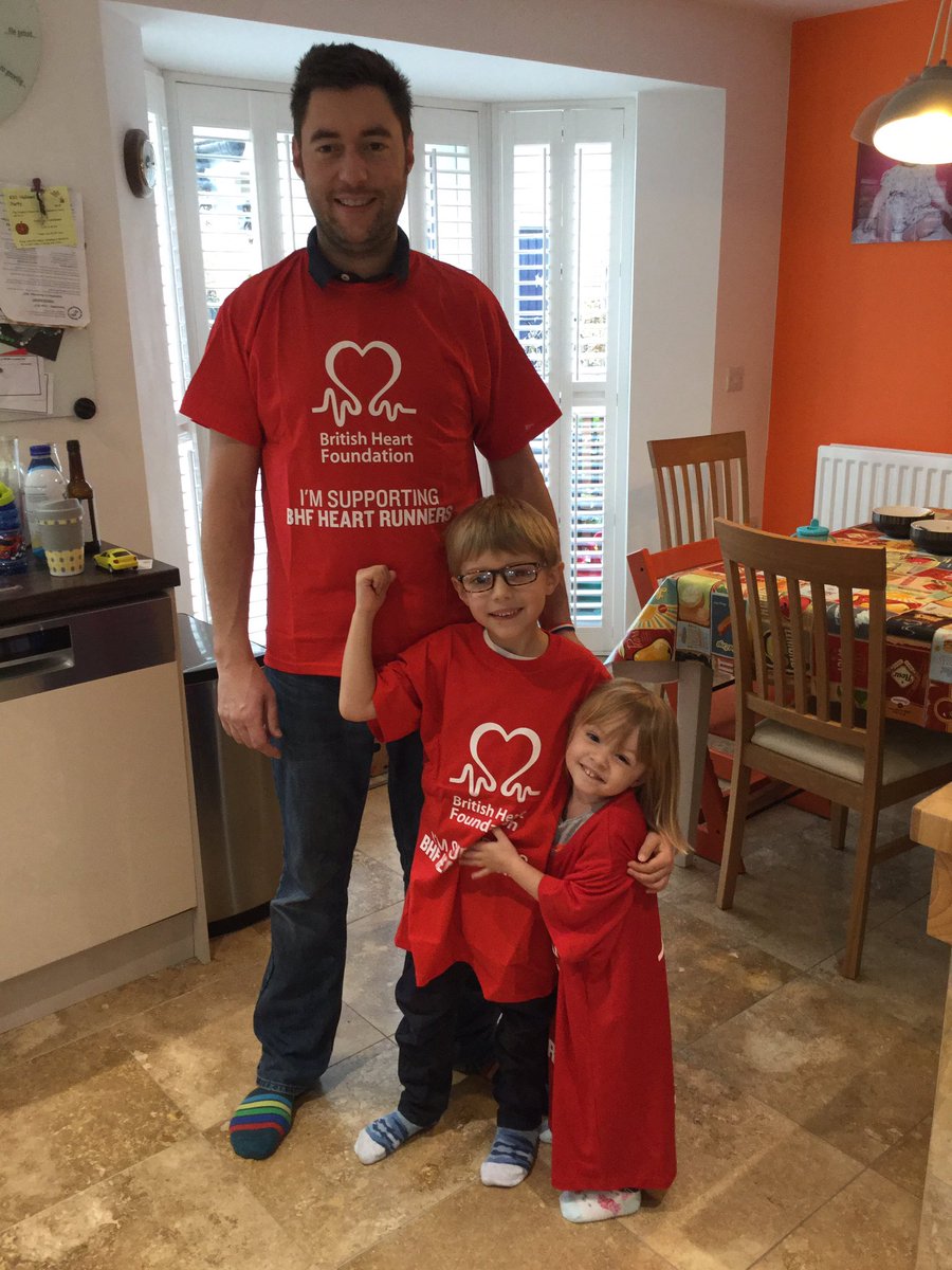 BroxisVB's tweet photo. The support crew are all ready for next Sunday #GreatSouthRun #BHF https://t.co/hATcB4GB8P