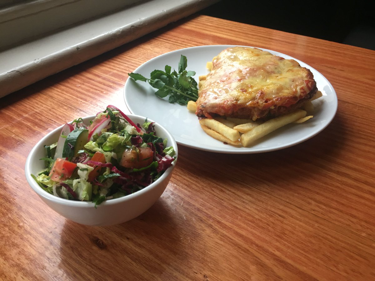 danochotel's tweet photo. Parma night! #whatdandoes #parmanight https://t.co/fnXcGM1ncf