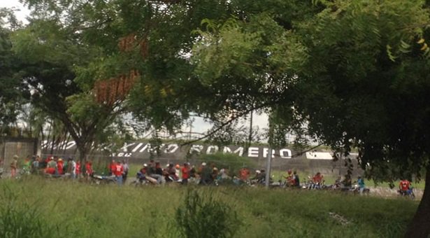 ElNacionalWeb's tweet photo. #ENregionales Motorizados armados con franelas rojas sembraron terror en centros de votación de Valencia #15Oct - Vía Diario Contraste. https://t.co/ijdjwvlqx8