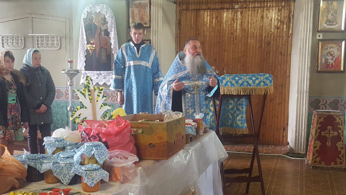 В честь праздника Покрова Пресвятой Богородицы прошла ставшая традиционной акция "Забота".Дары отправлены в Свято-Никольский храм с.Хотушь.