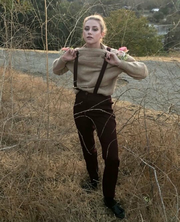 Riverdale News (DAILY) on Twitter: "Lili Reinhart behind the scenes of