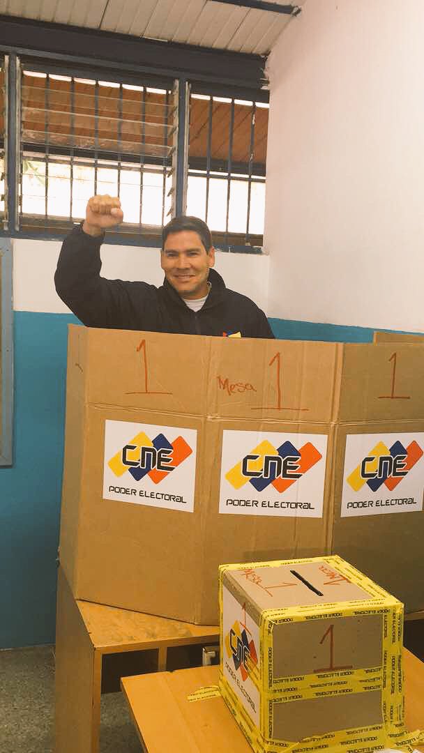 vwinstonv's tweet photo. FELICITACIONES TVES de 426 Votaron 416 (97,65%). TVES superó su registro de participación en las elecciones a la ANC que fue de 96,4 %. 🙏🏼🇻🇪 https://t.co/vI1hh87J9Y