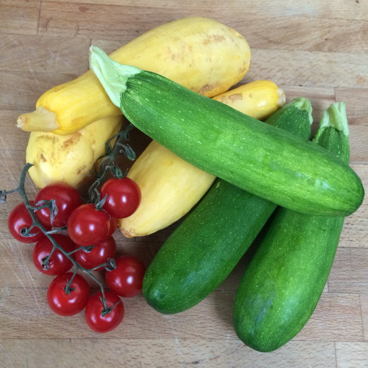 LenRodino's tweet image. Cooking for my friends this evening.  It’s Sunday, so that means pasta night. #sundaypasta #rusticcooking #homemade #homemadepasta