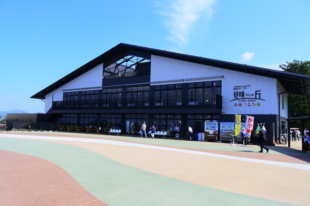 鳥取県観光連盟 とっとり旅の生情報 A Twitteren 鳥取市 砂の美術館に近い 見晴らしの丘 砂丘 センター のレストランでは 海の幸をたっぷり使った限定メニュー 砂丘海鮮丼 が人気です 砂の美術館へ入るサブゲートや鳥取砂丘を往復する観光リフトもあり便利 鳥取県観光連盟 とっとり旅の生情報 A Twitteren 鳥取市 砂の美術館に近い 見晴らしの丘 砂丘 センター のレストランでは 海の幸をたっぷり使った限定メニュー 砂丘海鮮丼 が人気です 砂の美術館へ入るサブゲートや鳥取砂丘を往復する観光リフトもあり便利