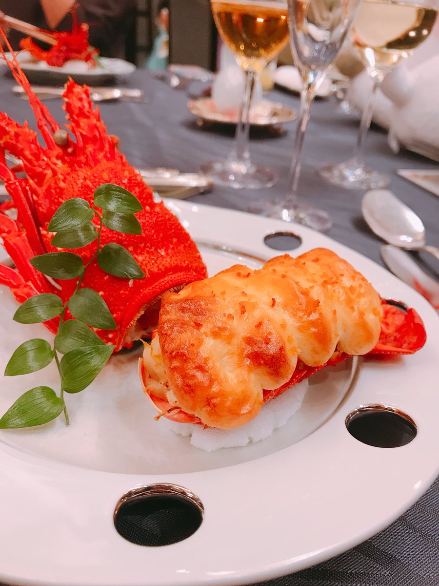 aika_aihana's tweet photo. 昨日は友人の結婚式に参列してきました♪幸せたくさんもらった♡ #happyweding #式場の写真撮り忘れた #伊勢海老 #フォアグラ #牛フィレ #食い意地人一倍 #結婚おめでとう‼︎ https://t.co/8ndQDlw4Eb