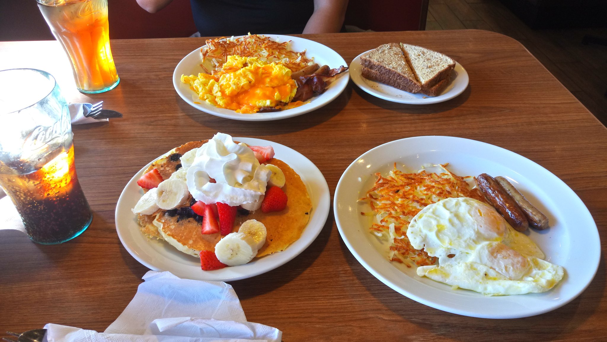 ヤスラー Mr バンクーバー 海外系youtuber 日曜の朝ご飯はこんな感じです 笑 カナダのデニーズにて 朝ごはん 日曜日 休日 海外生活 海外デニーズ カナダデニーズ 海外レストラン パンケーキ オムレツ ヤスラーじゃーなる 海外朝食