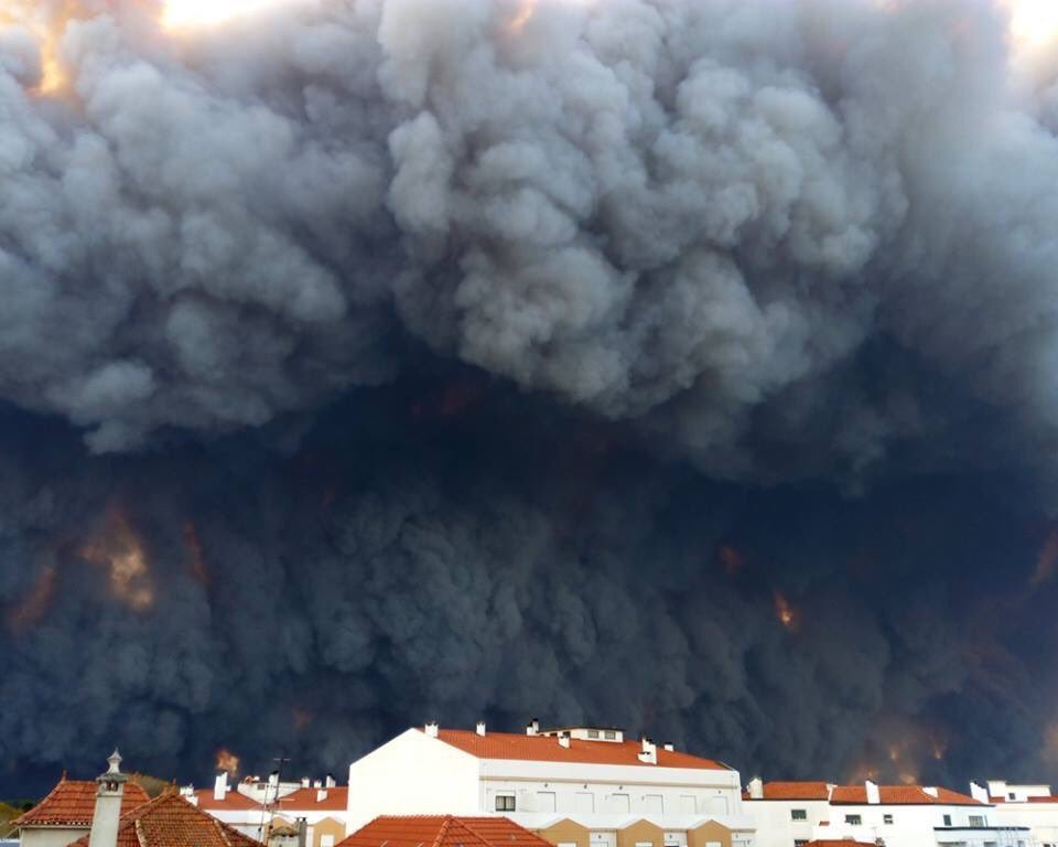 illuminateviews's tweet photo. PORTUGAL NEEDS HELP! PLEASE HELP US! Stop ignoring us, we’re a small country but we still exist and we need help.  #PrayForPortugal https://t.co/y6IVLPyZDm
