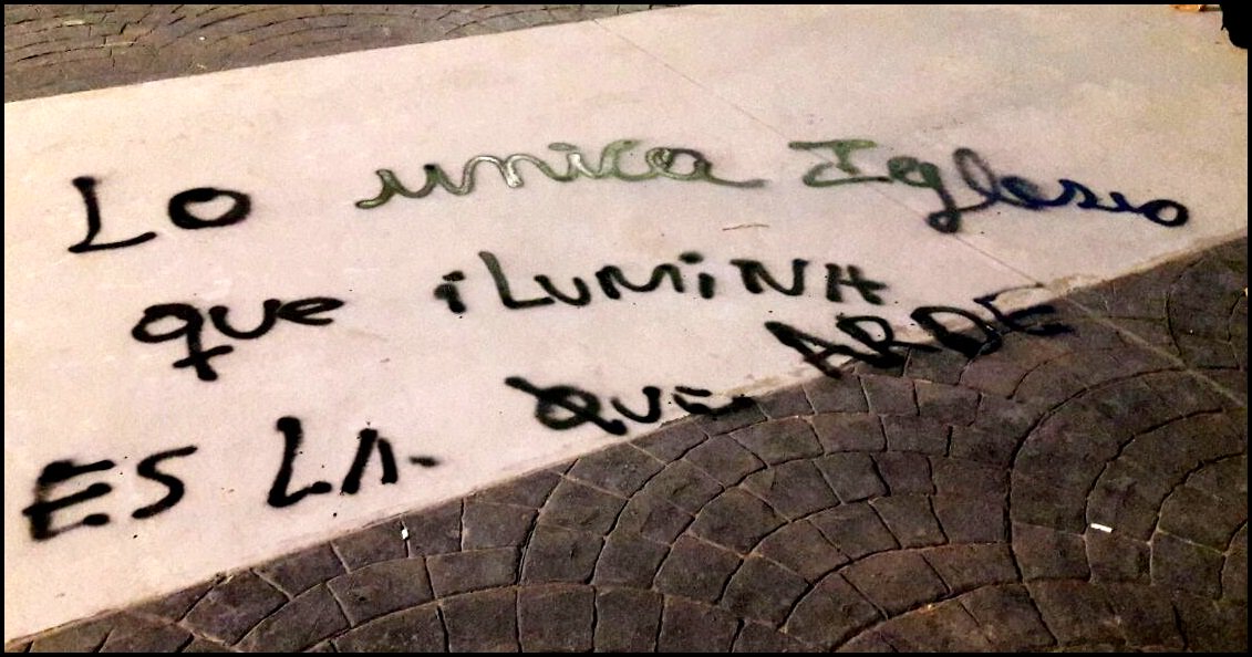 Melocontunfacho's tweet photo. Se nos acaba de ocurrir una idea genial: déjennos de matar, y charlamos el tema de las pintadas.
 Me lo contó un facho en el #32ENM #Chaco https://t.co/IuHKMHxEaW