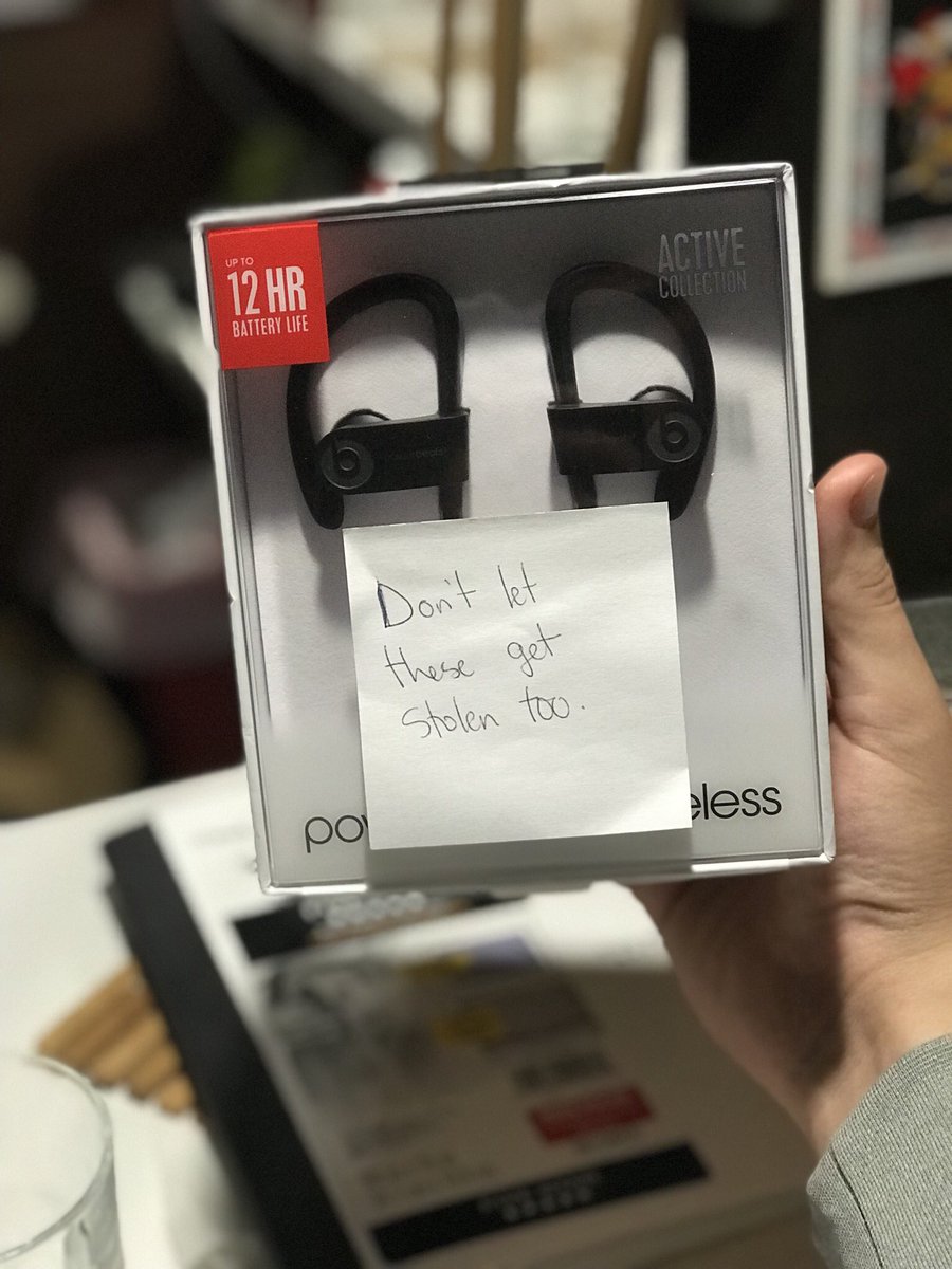 hasanidriss94's tweet photo. My first pair of Beats were stolen and my family came together and got me a second pair without me knowing... πβ€οΈ #WAYYYYYUP #BLESSED https://t.co/7cPwenu85X