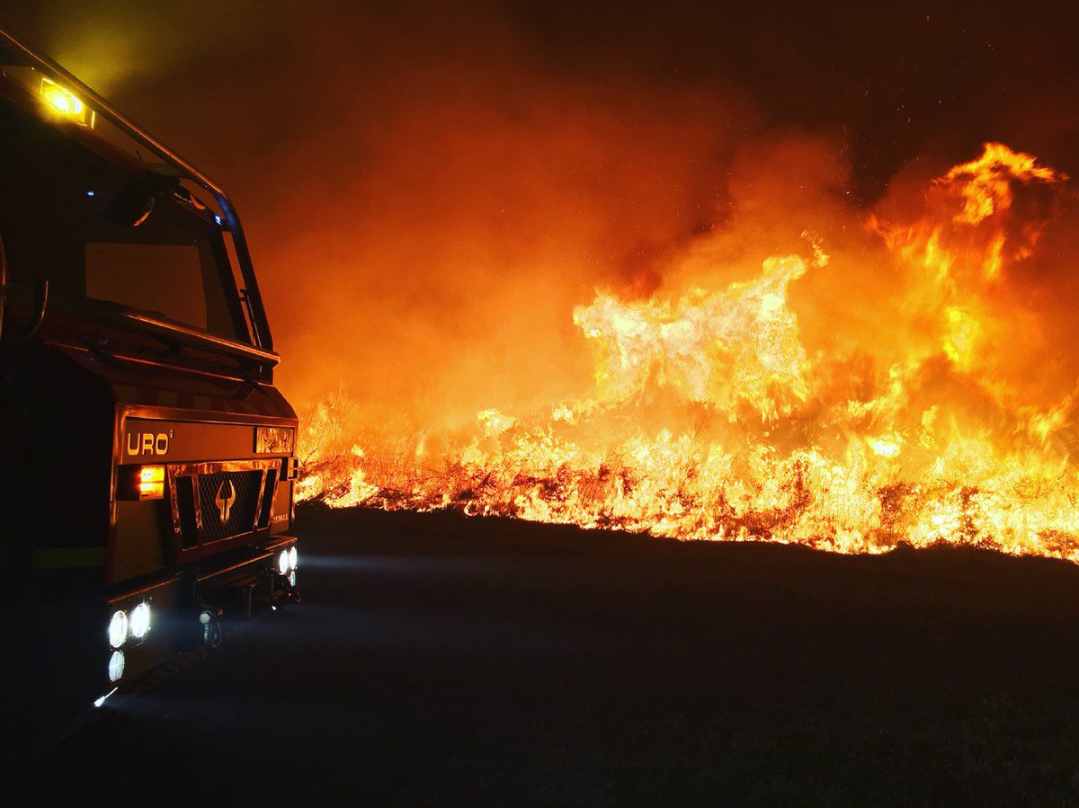 ecorepublicano's tweet photo. Rajoy manda a Cataluña 10.000 efectivos para impedir que la gente vote y 300 a Galicia para apagar los incendios. Sinvergüenza #ArdeGalicia https://t.co/kZp4BEz6xE