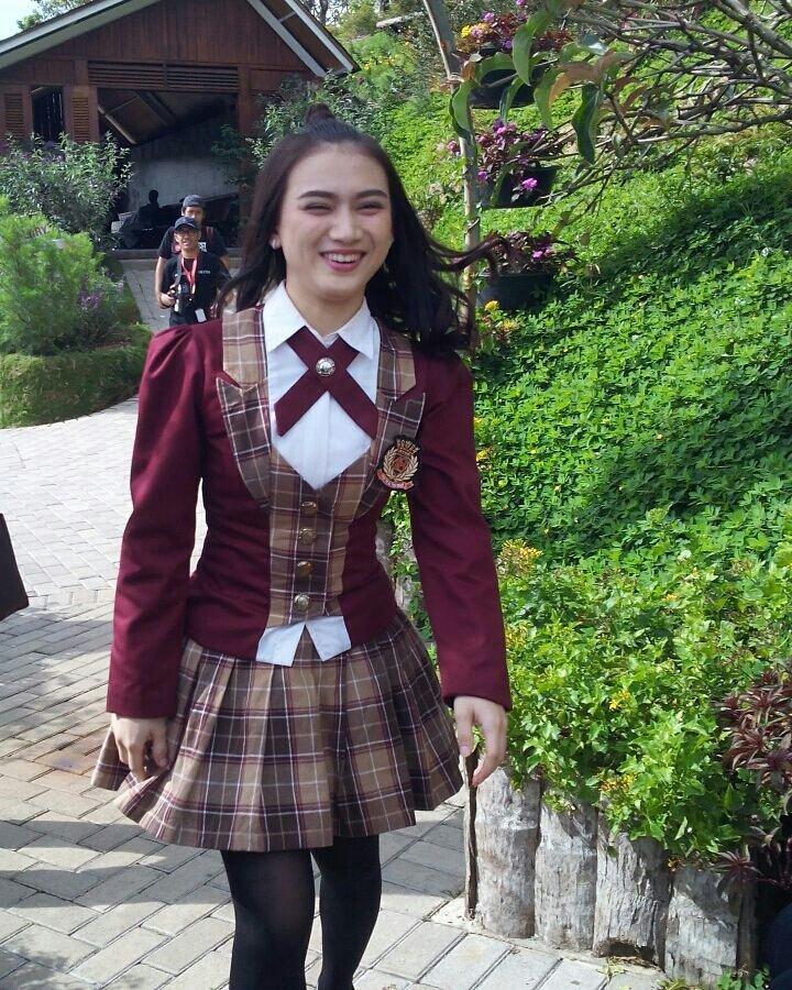 Happy Monday! 🙌 semangat hari senin yaaaa! and #GanbaMelo 💟 ~ @melodyJKT48