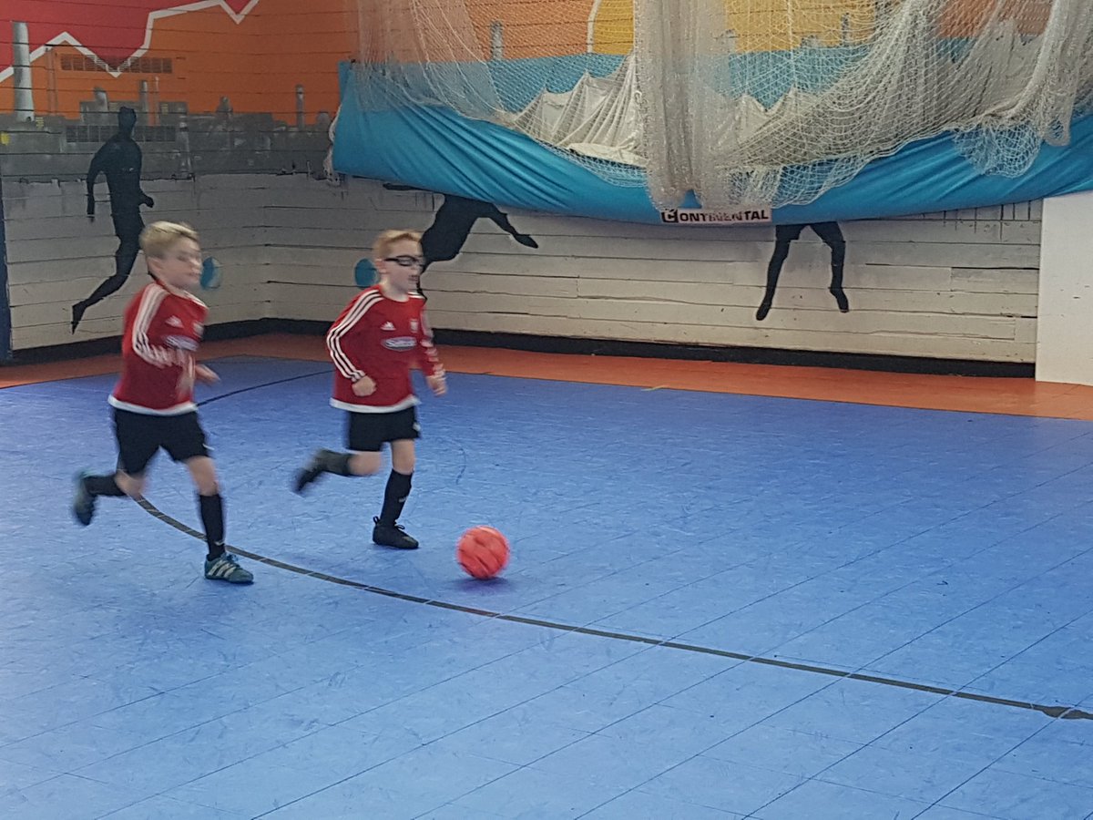 3v3ukmanchester's tweet photo. Here comes the #dooooog https://t.co/DmL2bEN8pt