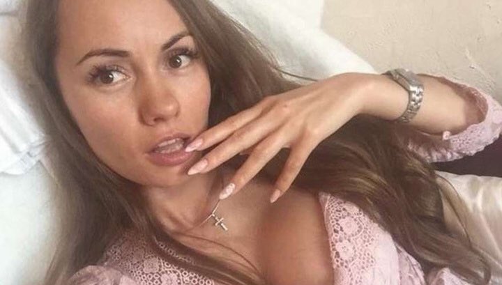 Jun Dzhyun Ar Twitter ドミニカ共和国を観光で訪れていたチェリャビンスク在住のロシア人女性 裸になり走行中の車から身を乗り出した所 道路標識が頭部に当り死亡 その様子を動画撮影していた同乗のウクライナ人女性はドミニカ当局に拘束されている Zaderzhana