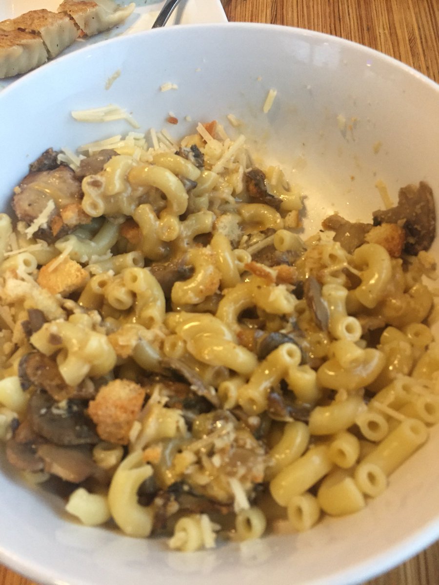 SusieHarloff's tweet photo. Ok @noodlescompany This #trufflemac is AMAZING! It kinda makes up for you taking away my Chinese chicken chop salad. Almost. 😉 https://t.co/gQrIRpgc3b