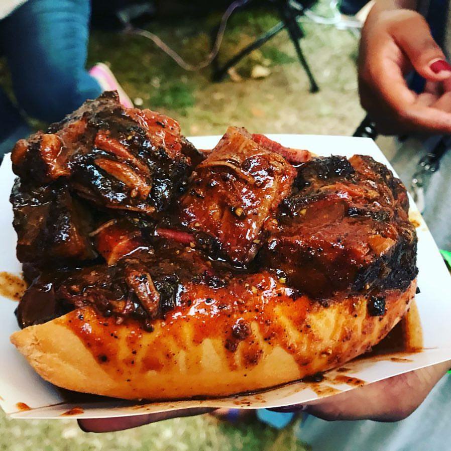 Last votes are coming in for the Best of #BluesFestNOLA BBQ contest. Share a picture of your fave dish &amp; #name #burntjoint 📷cred á la Kia