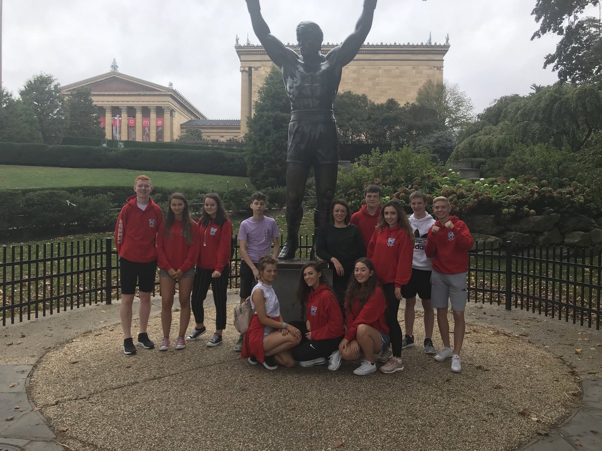 social_sahs's tweet photo. Team Carruthers at Rocky Steps in Philly #teamgoodlooking #rocky https://t.co/lHDPOPpHA5