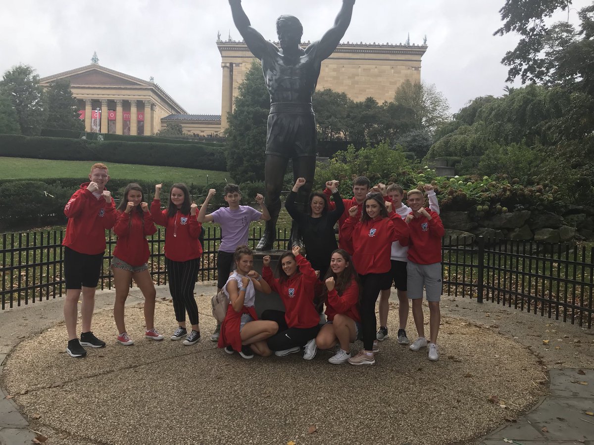 social_sahs's tweet photo. Team Carruthers at Rocky Steps in Philly #teamgoodlooking #rocky https://t.co/lHDPOPpHA5